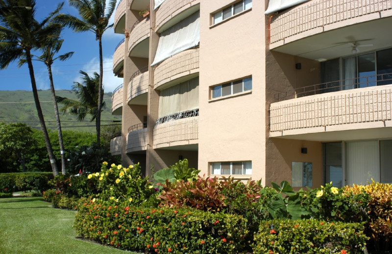 Exterior view of Island Sands Resort.