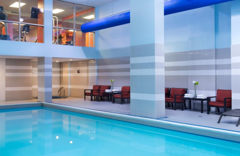 Indoor pool at Hotel Indigo OTTAWA DOWNTOWN CITY CENTRE.