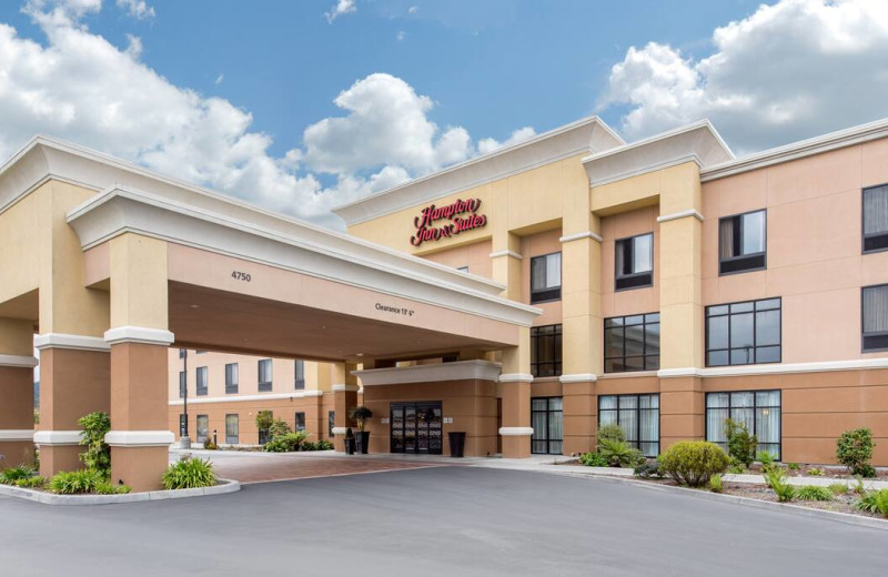 Exterior view of Hampton Inn 