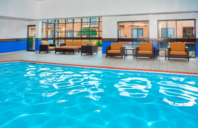 Indoor pool at Courtyard by Marriott Detroit Auburn Hills.