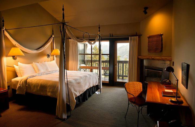 Guest room at Sun Mountain Lodge.