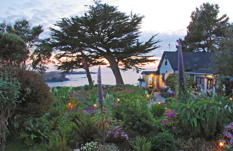 Exterior view of Agate Cove Inn.
