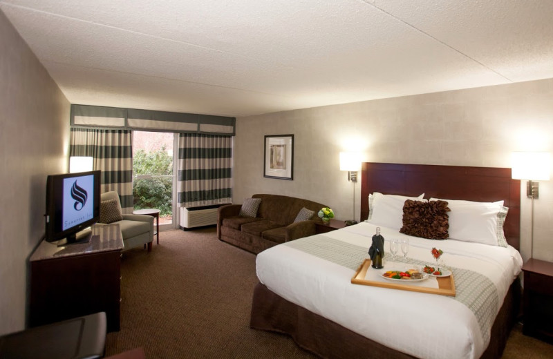 Guest room at Somerset Inn.
