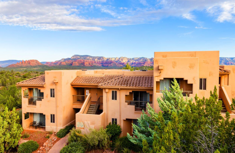 Exterior view of Sedona Summit Resort.