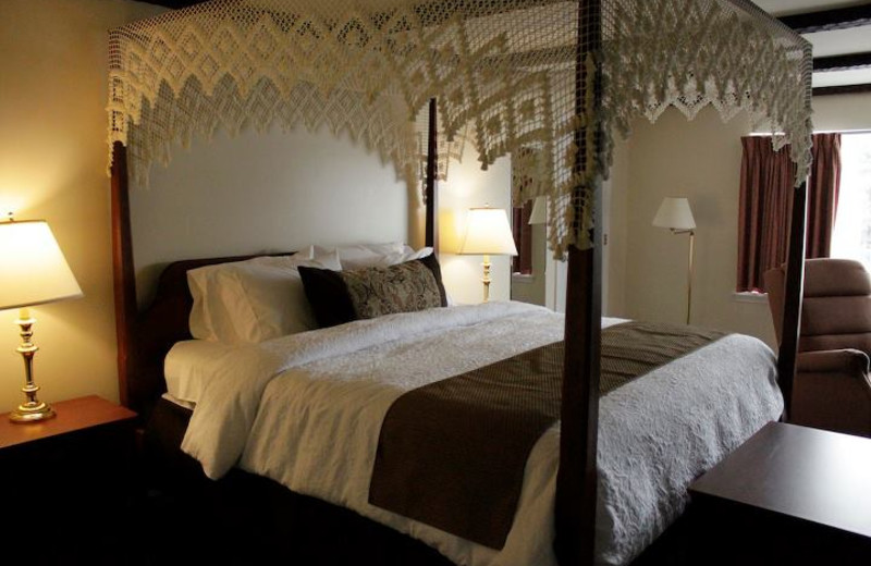 Canopy Guest Room at Yankee Inn