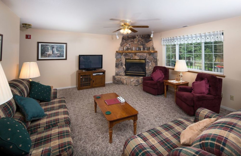 Guest living room at Alpen Rose Inn.