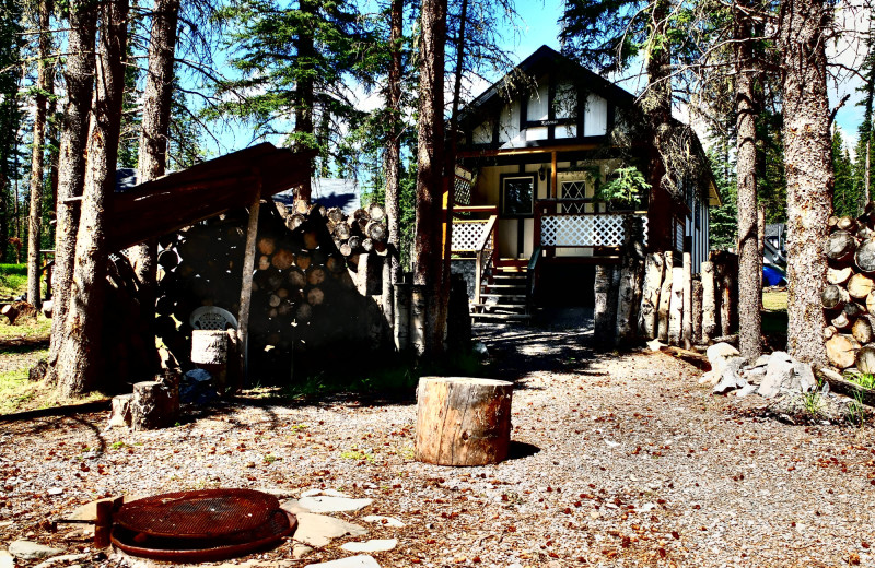 Cottage fire pit at Expanse Cottages.