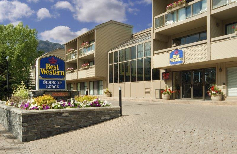 Exterior view of Best Western PLUS Siding 29 Lodge.