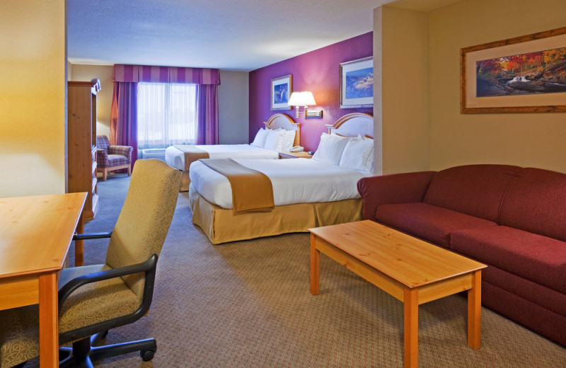 Guest room at Holiday Inn Express Brainerd/Baxter.