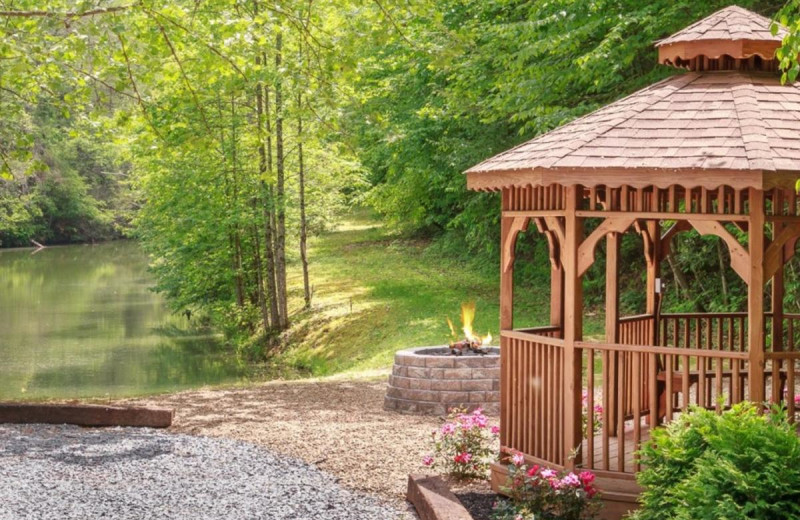 Rental gazebo at Stony Brook Cabins LLC.