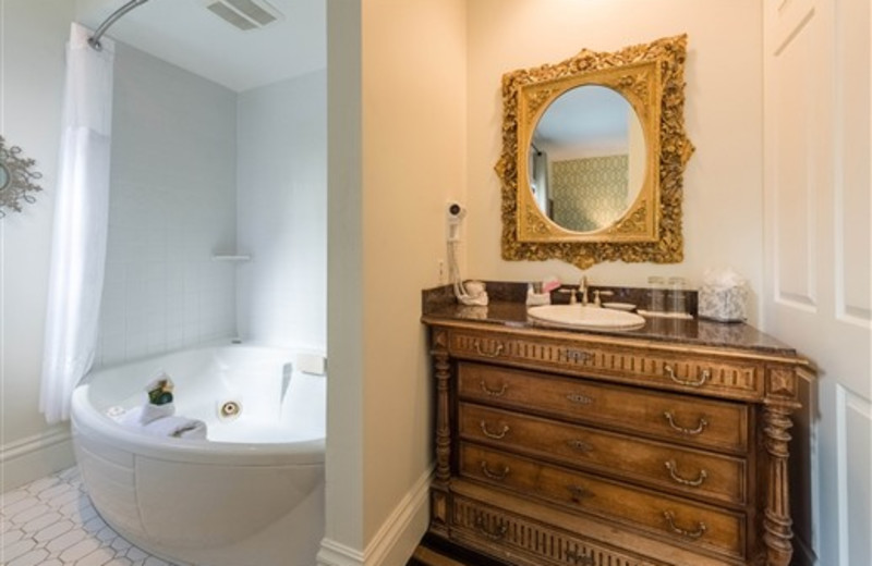 Guest bathroom at The Bergson.