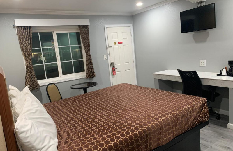 Guest room at Colusa Motel.
