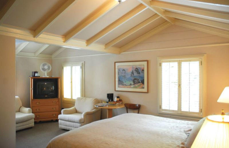 Premium king suite at Carmel Lodge.