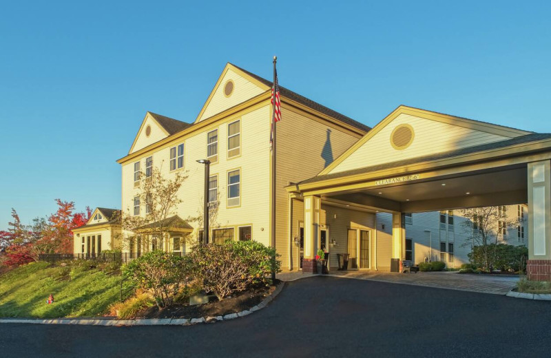 Exterior view of Hampton Inn Freeport-Brunswick.