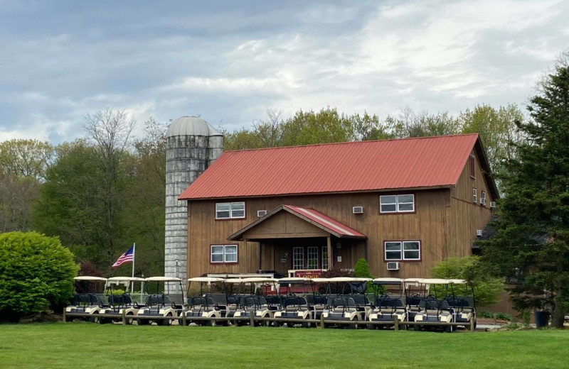 Exterior view of Spring Valley Golf and Lodge.