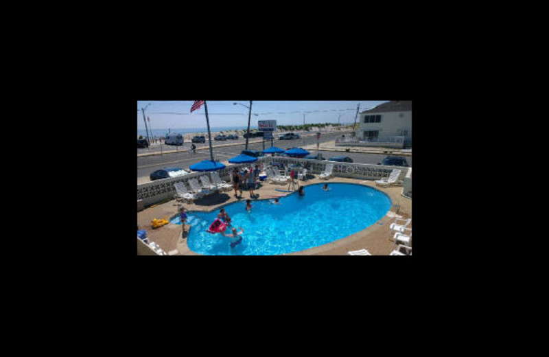 Outdoor pool at Luna-Mar Motel.