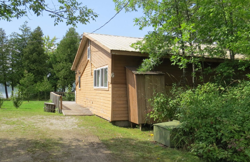 Cottage exterior at Evergreen Resort.