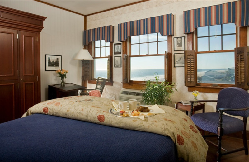Guest Room at Elizabeth Pointe Lodge
