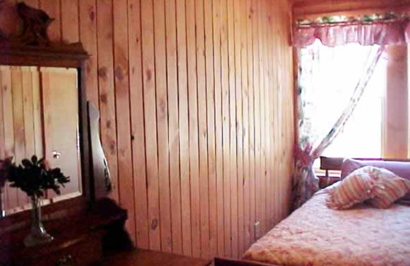 Guest bedroom at Panther Lodging.