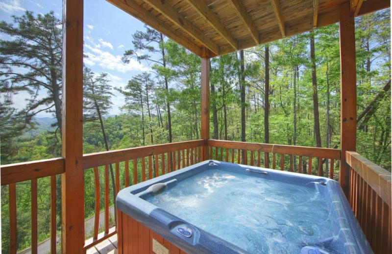 Cabin jacuzzi at Cabin Fever Vacations.