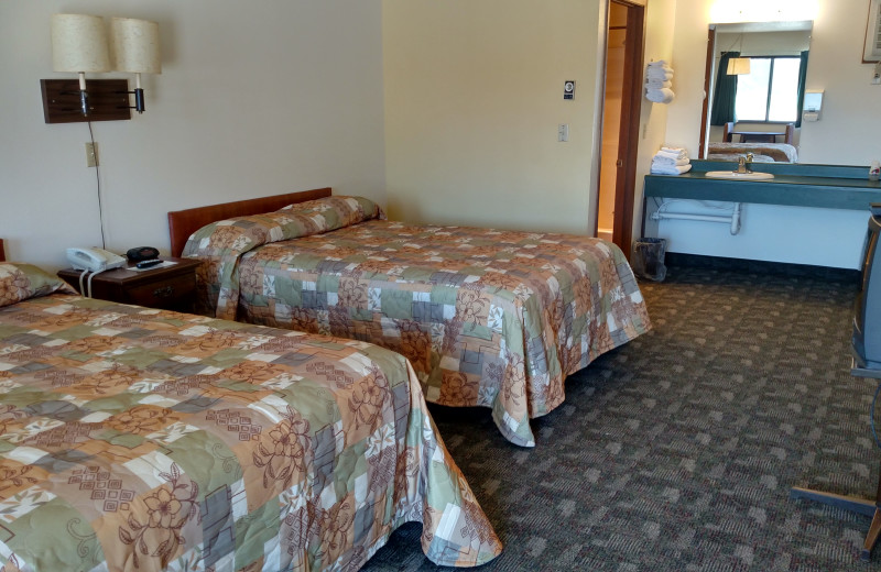 Guest room at Perham Oasis Convenent Store & Motel.