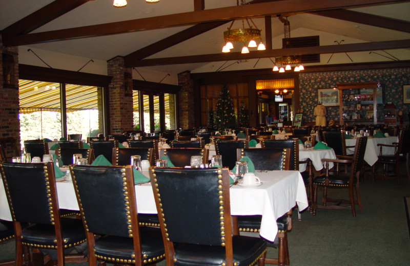 Dining at Lakewood Shores Resort.