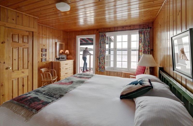 Cabin bedroom at Killarney Lodge in Algonquin Park.