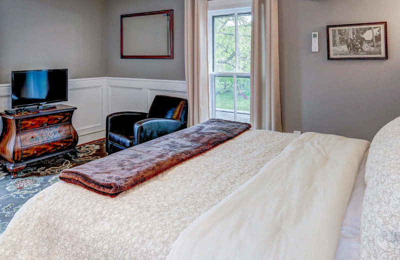 Guest room at Mayneview Bed & Breakfast at Luray Overlook.