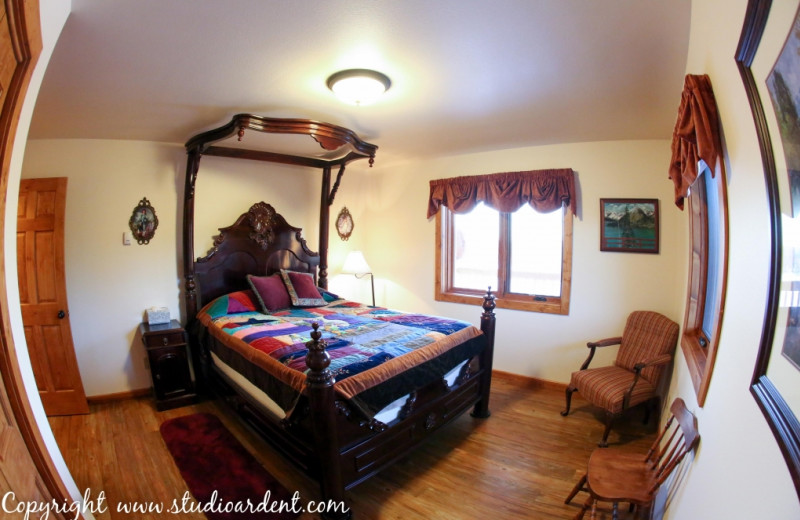 Bedroom at Creekside Lodge.