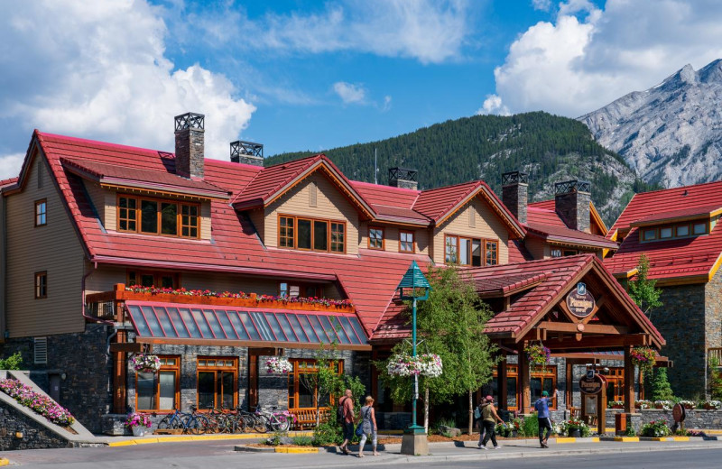 Exterior view of Banff Ptarmigan Inn.