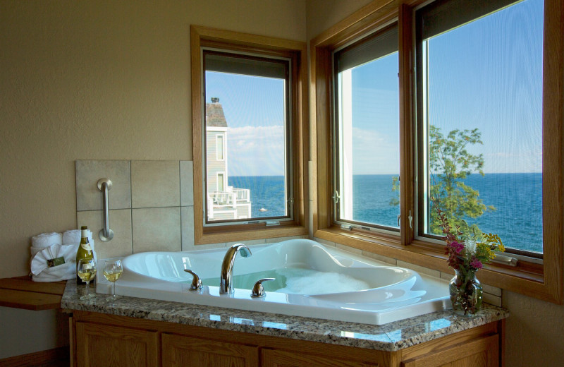 Guest jacuzzi at Bluefin Bay on Lake Superior.