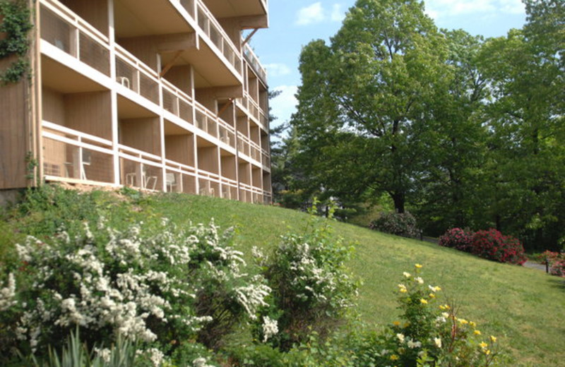 Exterior view of Inn at Grand Glaize.