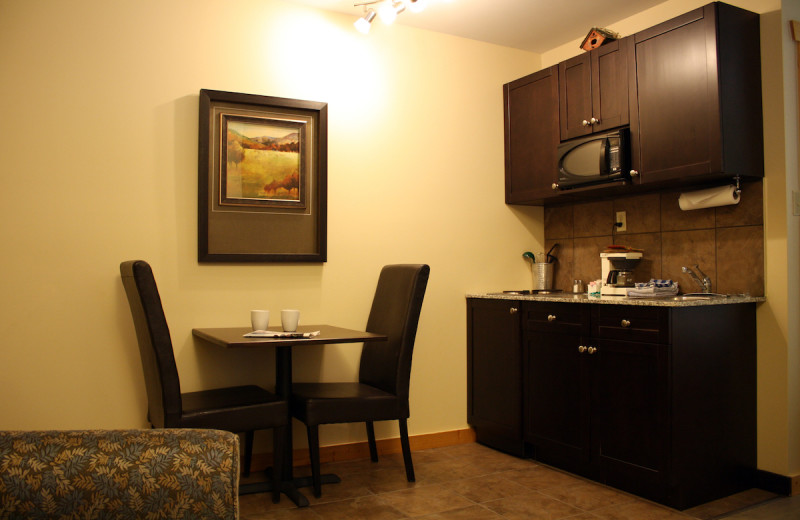 Guest kitchenette at Overlander Mountain Lodge.