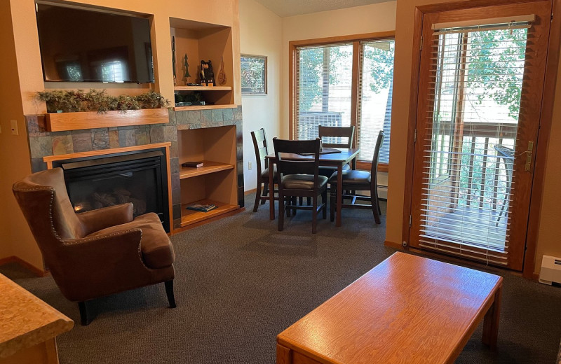 Guest living room at Aspen Winds.