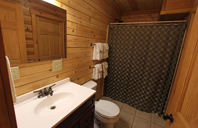 Cabin bathroom at Cut Above Cabins.