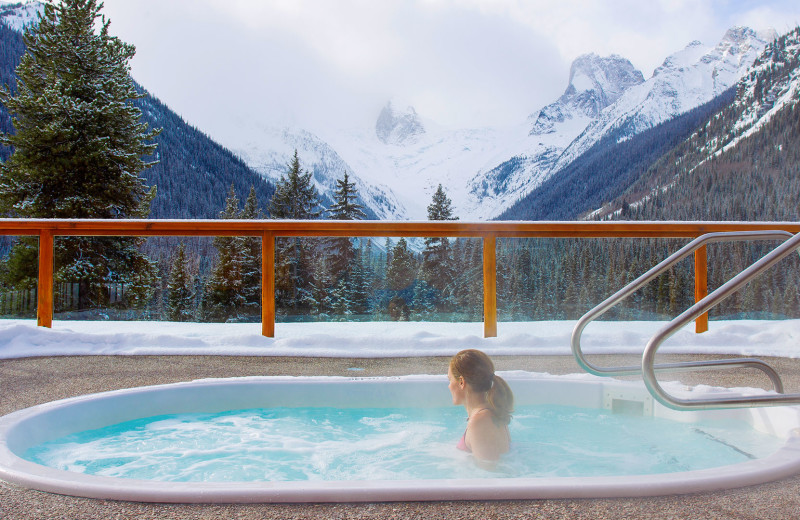Hot tub at Bugaboos Lodge.