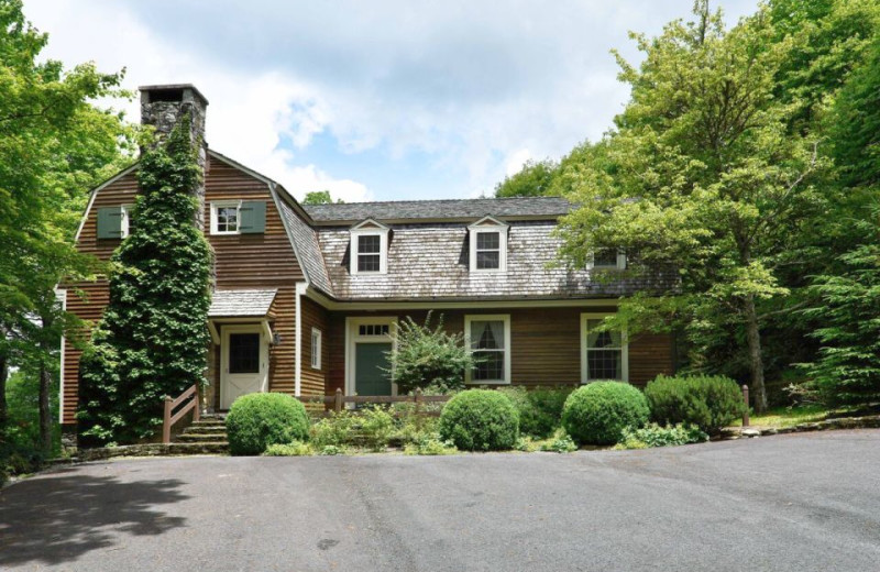 Exterior view of Chambers Realty & Vacation Rentals.