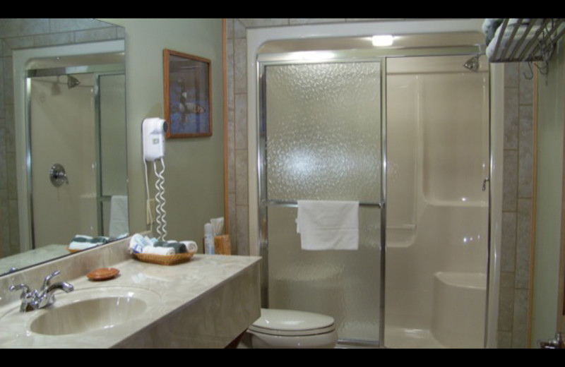 Guest bathroom at The Lighthouse Lodge.