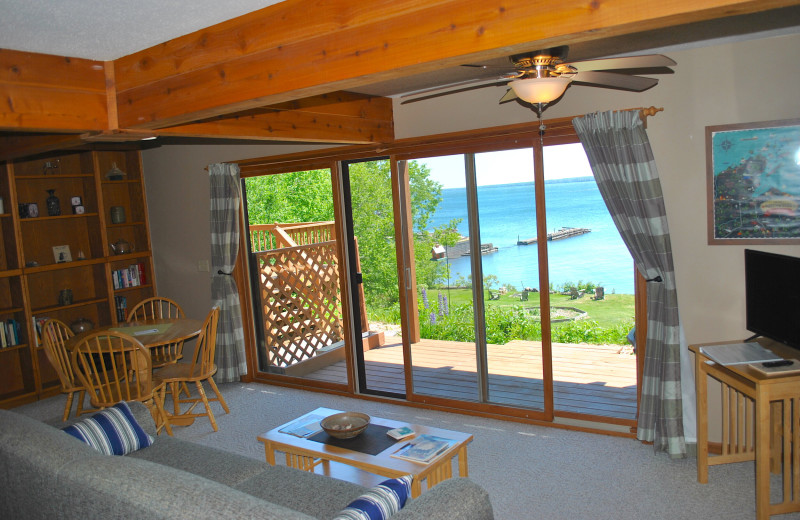 Living room at Island View B 