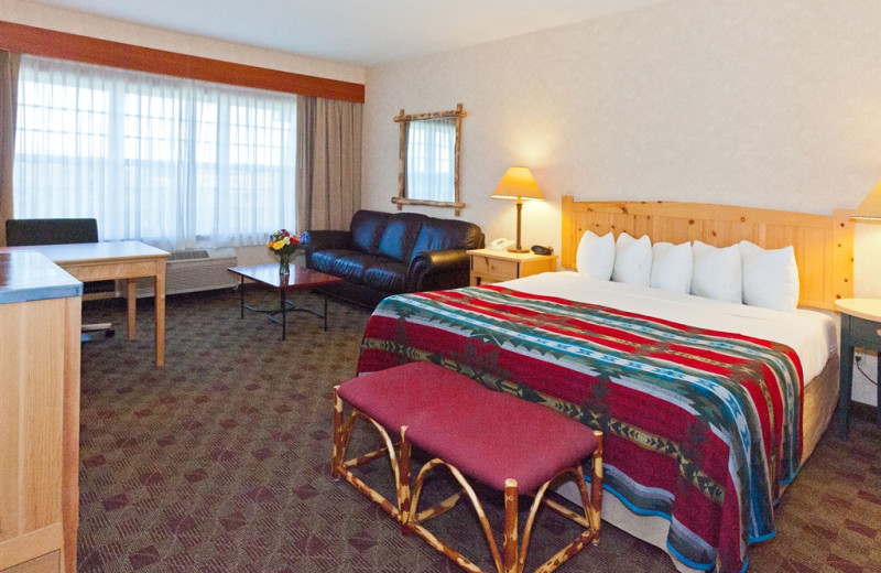 Suite bedroom at The Heathman Lodge.