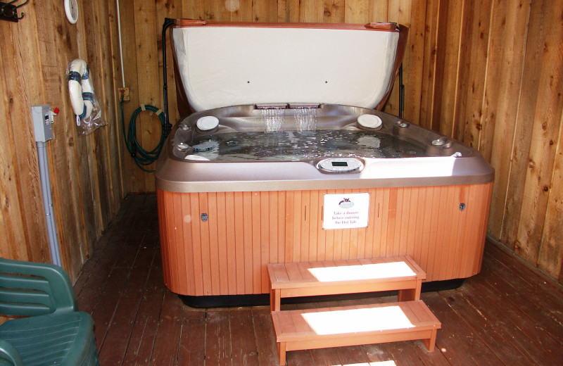 Hot tub at The Lookout Lodge.