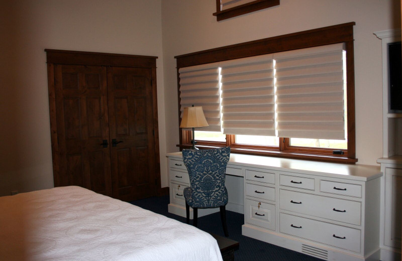 Cabin bedroom at Ruttger's Bay Lake Lodge.