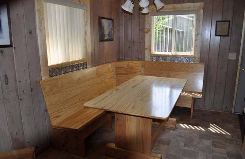 Cottage dining room at Shady Grove Resort.