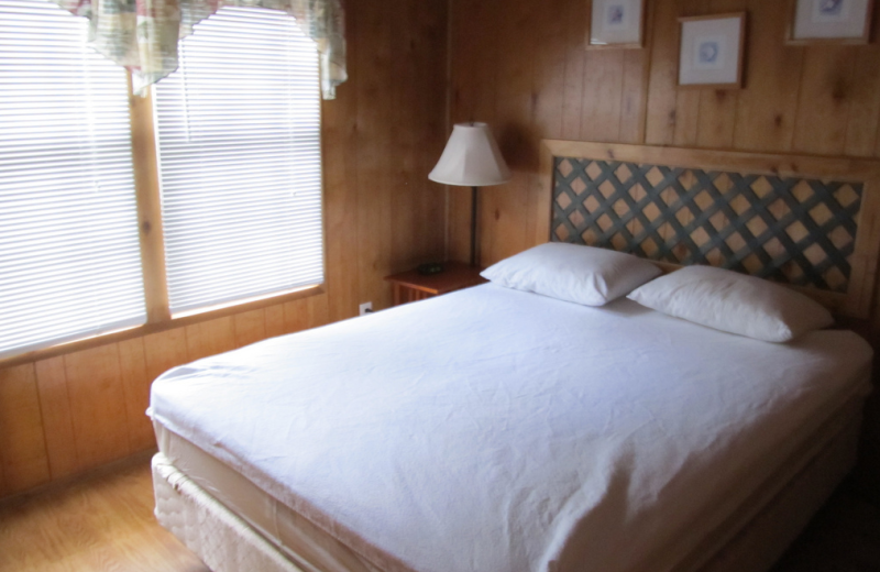 Cabin bedroom at Miami Everglades.