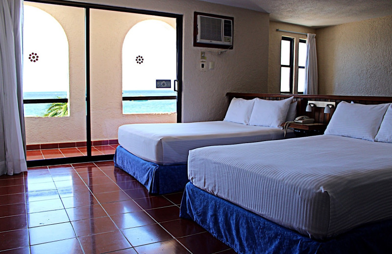 Guest room at Suites Bahia.
