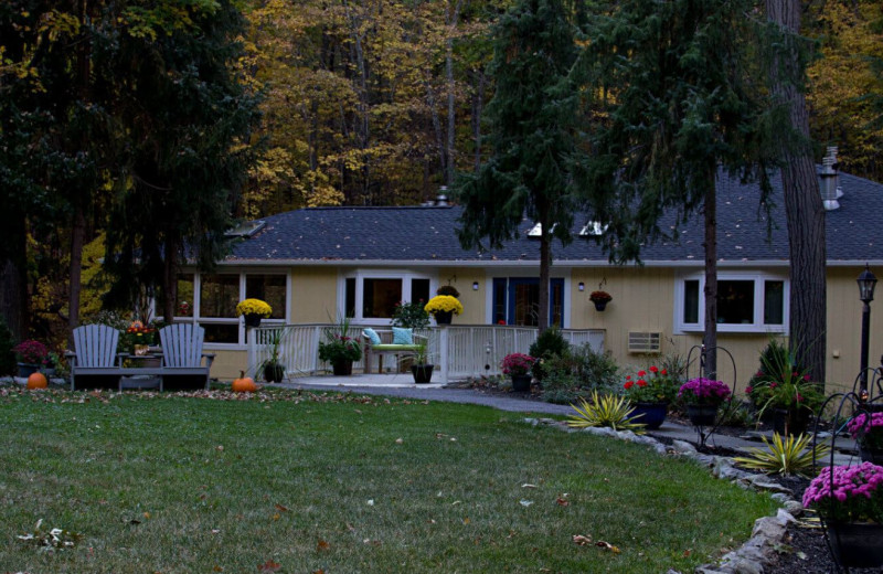 Exterior view of Hideaway Suites Bed and Breakfast.