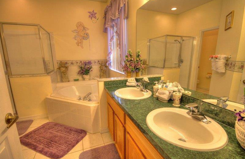 Vacation rental bathroom at Elite Vacation Homes.