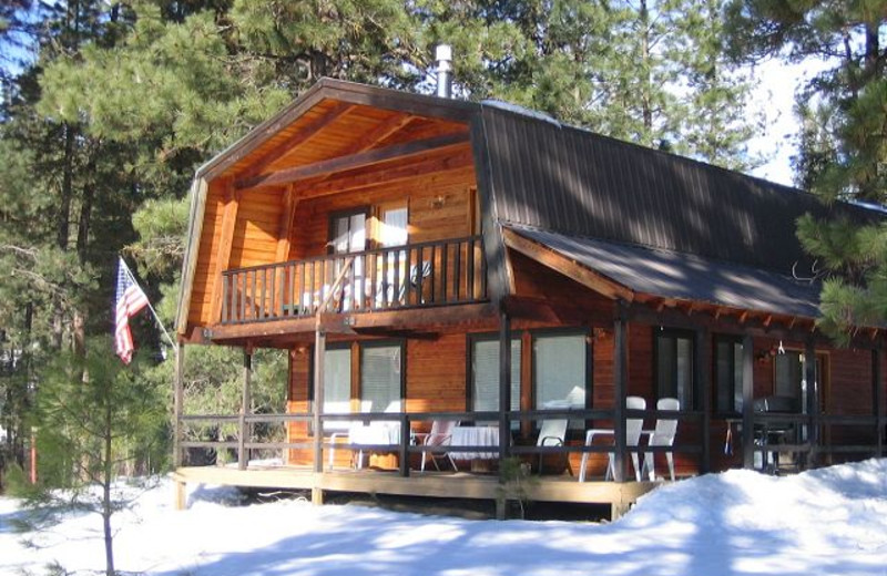 Cabin exterior at Idaho Cabin Keepers.