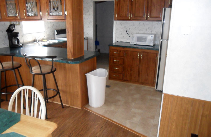 Cottage dining and kitchen area at King Creek Resort & Marina.