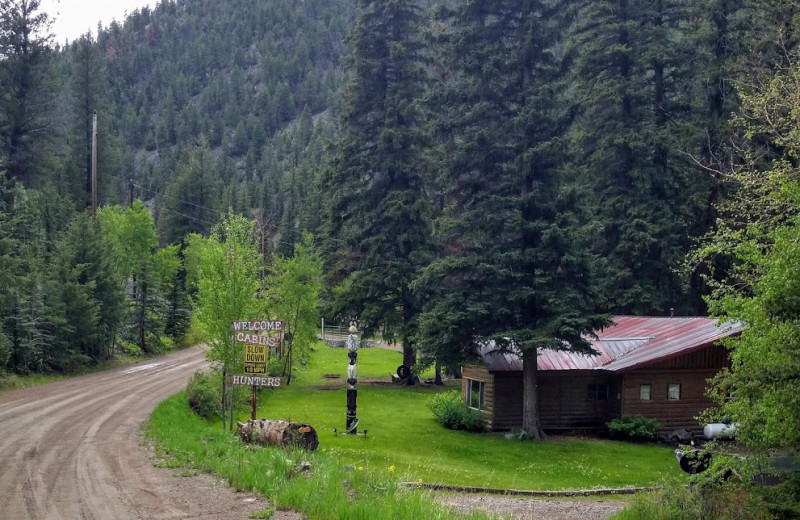 Exterior view of Tomahawk Guest Ranch.